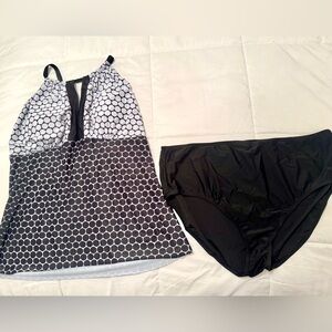 Black and White Women's Swim Set